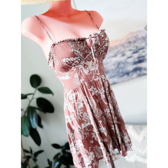 Sunset blooms Skylar + Madison flirty bandeau cleavage twirl cami mini dress - Picture 5 of 5